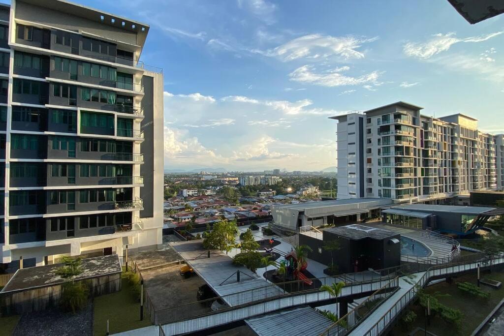 8Pax Cozy Home Stay Jazz Suites 1 Vivacity Kuching Sarawak 3Br Esterno foto