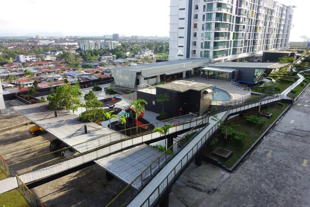 8Pax Cozy Home Stay Jazz Suites 1 Vivacity Kuching Sarawak 3Br Esterno foto