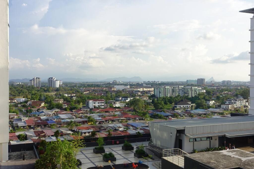 8Pax Cozy Home Stay Jazz Suites 1 Vivacity Kuching Sarawak 3Br Esterno foto